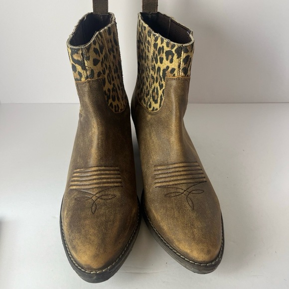 Very Volatile Braya Brown Leopard Print Suede Pull Tabs Stacked Heel Ankle Boots - Picture 6 of 7